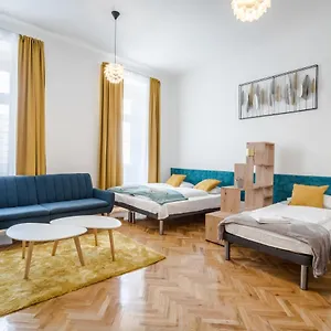 Bpr Stylish Vagabond With Ac Apartment